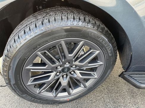 New 2026 Ford Expedition Max Platinum image 15