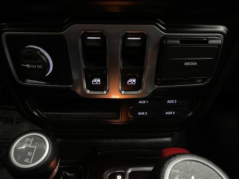 Used 2021 Jeep Wrangler Sport image 26