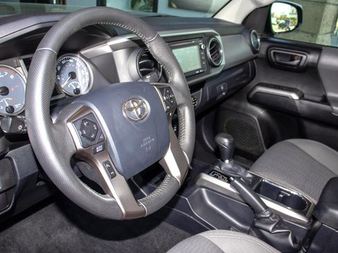 Used 2017 Toyota Tacoma SR5 w/ Tow Package RWD image 15