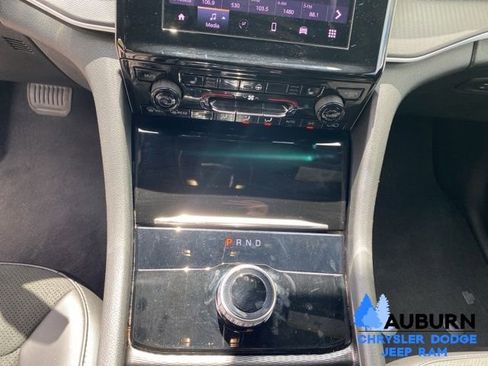 Used 2025 Jeep Grand Cherokee Altitude AWD/4WD image 43