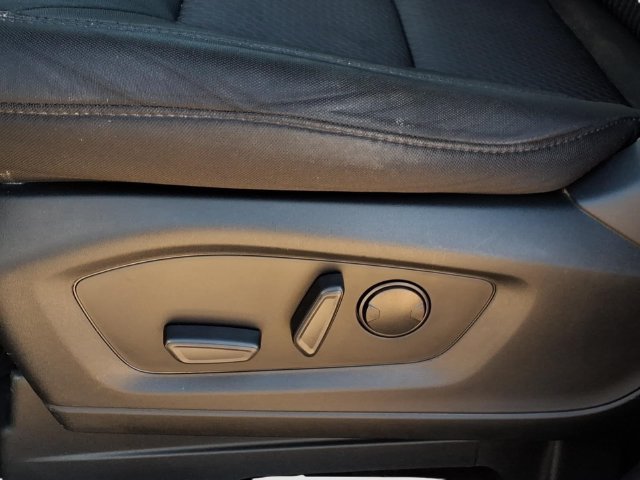 Used 2023 Ford Explorer XLT AWD/4WD image 17