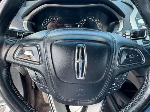 Used 2020 Lincoln MKZ image 29