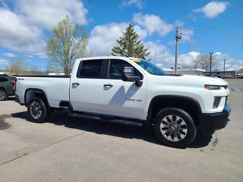 Used 2022 Chevrolet Silverado 2500 Custom w/ Custom Convenience Package AWD/4WD image 5