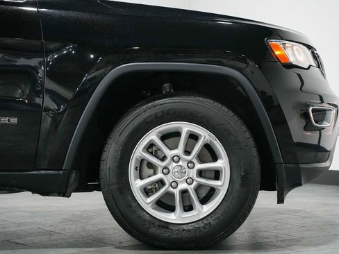 Used 2018 Jeep Grand Cherokee Laredo RWD image 9