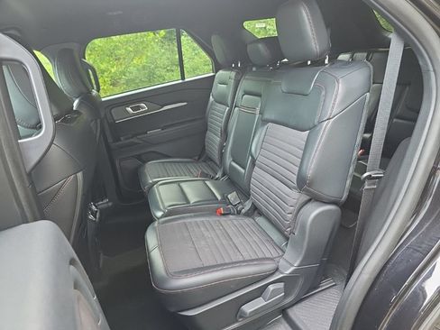 Used 2025 Ford Explorer ST-Line w/ ST-Line Street Pack AWD/4WD image 14
