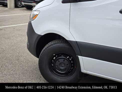 Used 2025 Mercedes-Benz Sprinter 2500 image 5