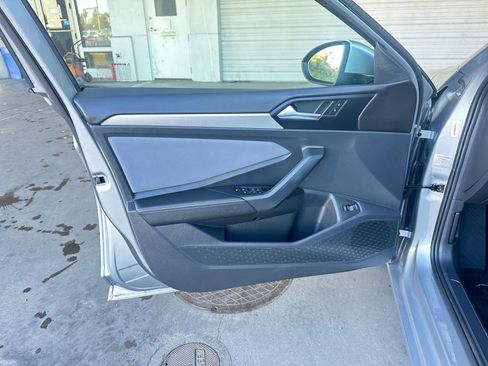 Used 2025 Volkswagen Jetta SE image 20