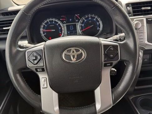 Used 2017 Toyota 4Runner SR5 AWD/4WD image 7