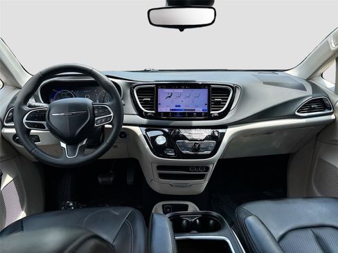 Used 2023 Chrysler Pacifica Touring-L FWD image 22