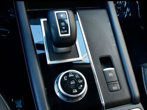 Used 2023 Mitsubishi Outlander SE image 28