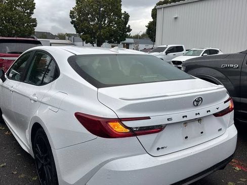 Used 2025 Toyota Camry SE FWD image 3