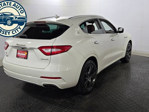 Used 2019 Maserati Levante GranLusso AWD/4WD image 7