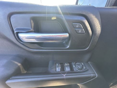 Used 2020 Chevrolet Silverado 1500 Custom w/ Custom Value Package image 15