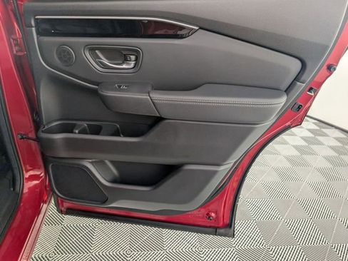 Used 2025 Honda Pilot Touring image 34