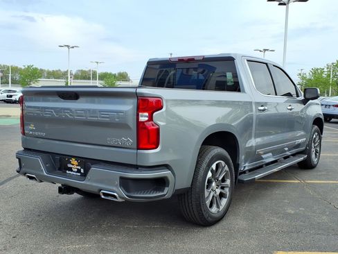 Used 2025 Chevrolet Silverado 1500 High Country w/ Z71 Off-Road Package AWD/4WD image 12