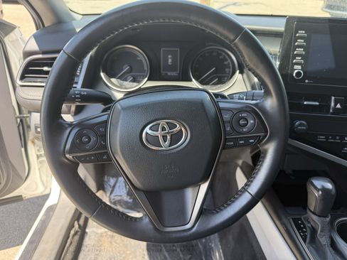 Used 2021 Toyota Camry SE FWD image 16