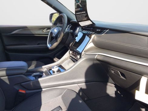 New 2025 Jeep Grand Cherokee L Laredo w/ Luxury Tech Group I image 27