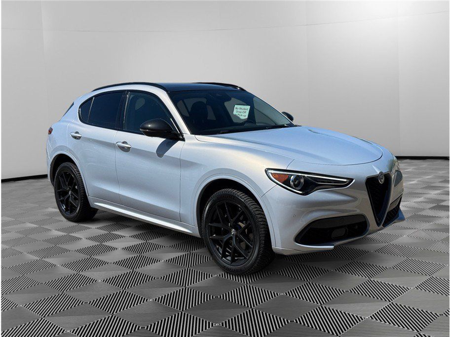 Used 2020 Alfa Romeo Stelvio Sport w/ Quick Order Package 22J Sport AWD/4WD image 7