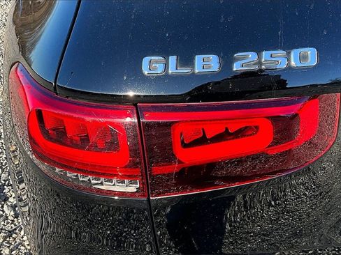 Used 2021 Mercedes-Benz GLB 250 GLB 250 image 27
