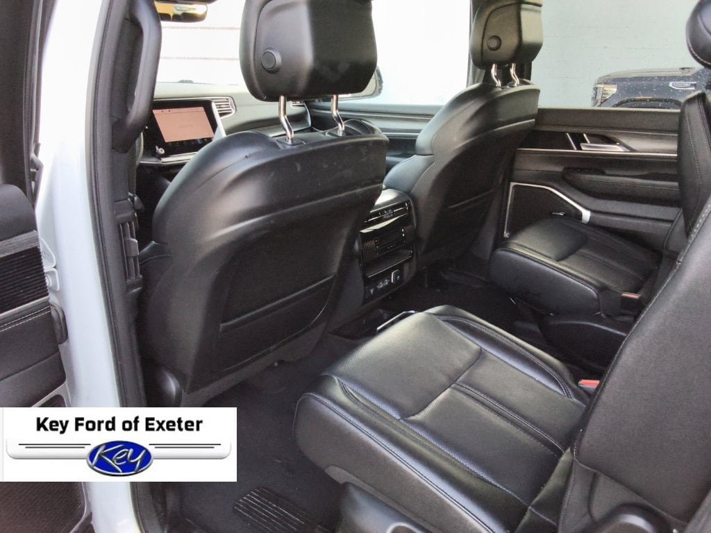 Used 2024 Jeep Wagoneer Series II AWD/4WD image 19