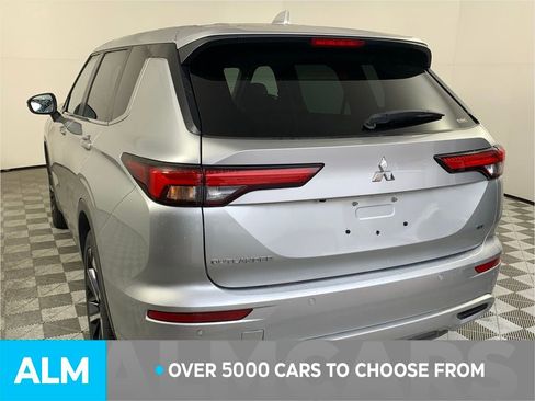 Used 2023 Mitsubishi Outlander SE Black Edition image 6