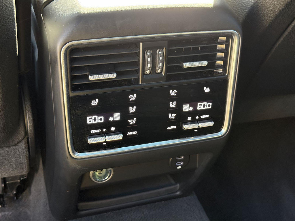 Used 2023 Porsche Cayenne AWD/4WD image 21
