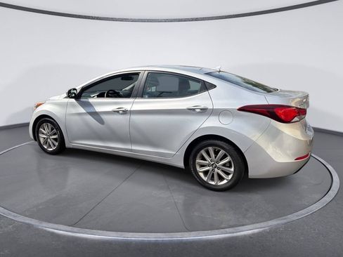 Used 2014 Hyundai Elantra SE w/ Option Group 02 FWD image 3