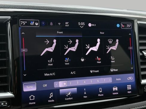 Used 2025 Chrysler Pacifica Limited FWD image 88