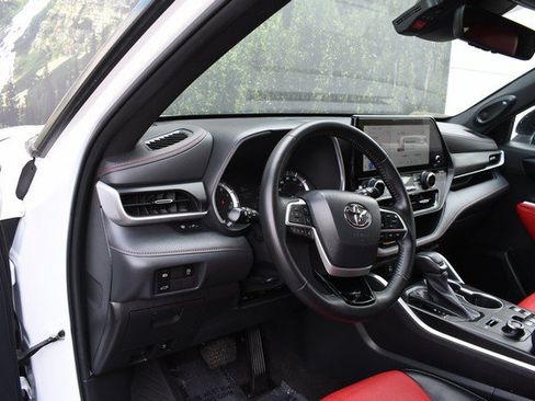Used 2023 Toyota Highlander XSE AWD/4WD image 14