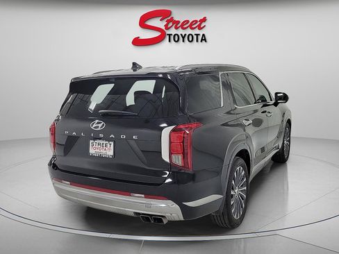 Used 2025 Hyundai Palisade Calligraphy FWD image 4