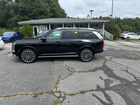 Used 2026 Hyundai Palisade Calligraphy FWD image 2