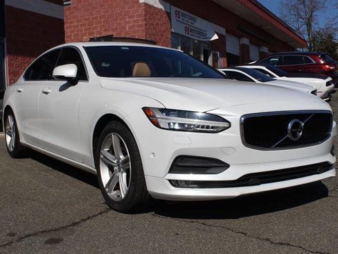 Used 2018 Volvo S90 T5 Momentum w/ Convenience Package FWD image 8