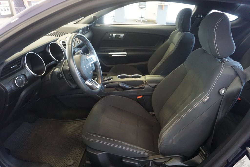 Used 2018 Ford Mustang Coupe RWD image 16