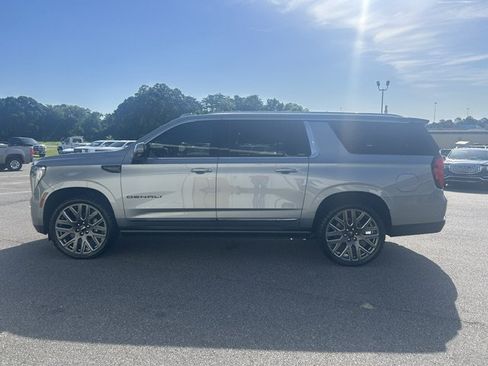 Used 2025 GMC Yukon XL Denali Ultimate AWD/4WD image 1