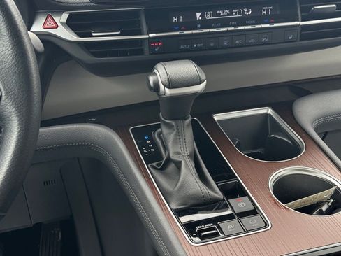 Used 2023 Toyota Sienna XLE image 37