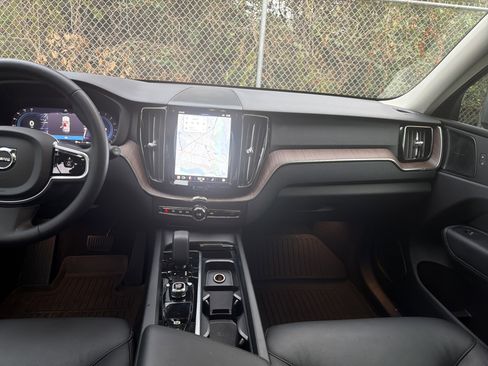 Certified 2023 Volvo XC60 B5 Plus w/ Protection Package Premier image 31