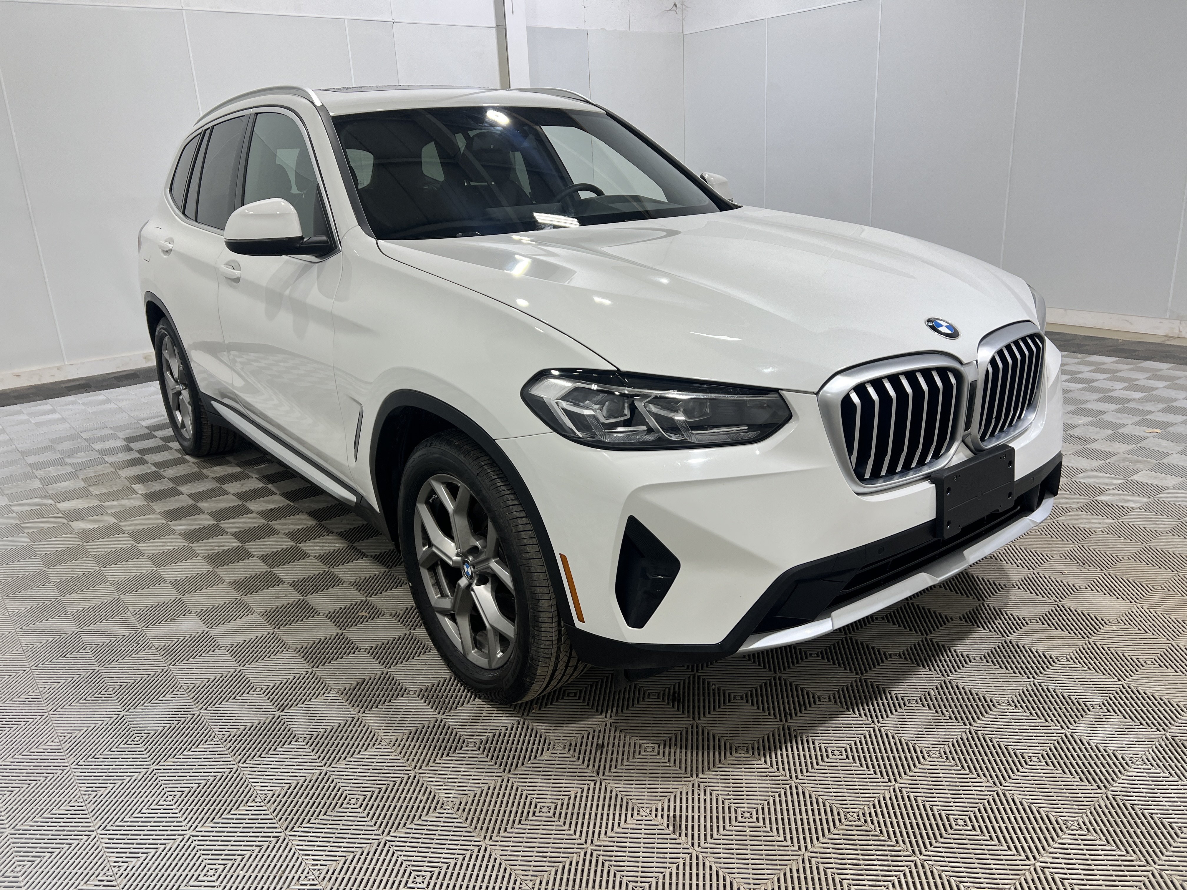 Used 2022 BMW X3 xDrive30i AWD/4WD image 4