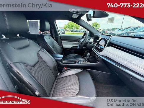 Used 2024 Jeep Compass Latitude AWD/4WD image 27