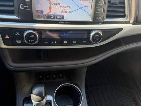 Used 2015 Toyota Highlander XLE AWD/4WD image 17