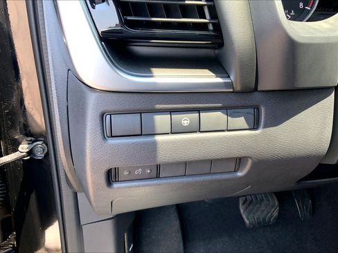Used 2021 Nissan Rogue SV AWD/4WD image 32