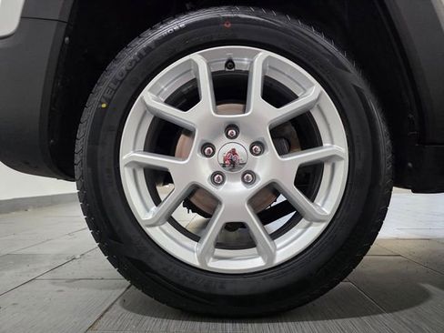 Used 2021 Jeep Renegade Latitude w/ Convenience Group AWD/4WD image 24