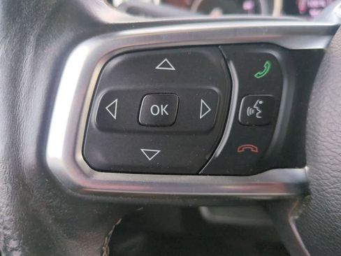 Certified 2019 Jeep Wrangler Unlimited Sahara AWD/4WD image 23