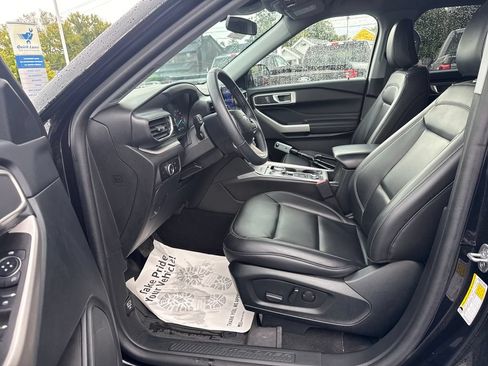 Used 2024 Ford Explorer XLT w/ Equipment Group 202A AWD/4WD image 27