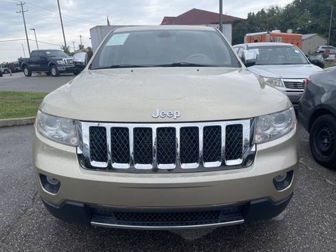 Used 2011 Jeep Grand Cherokee Overland image 2