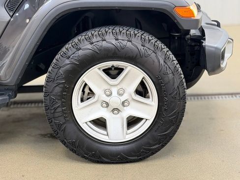 Used 2021 Jeep Gladiator Sport AWD/4WD image 4