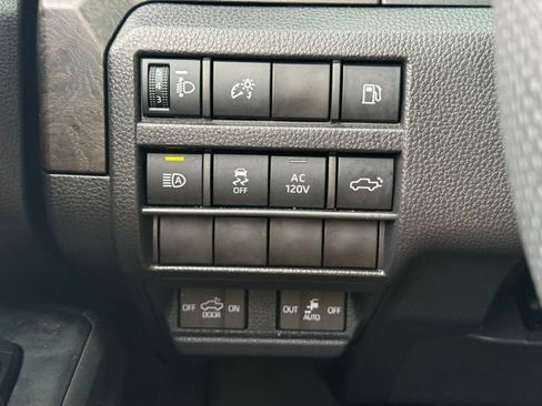Used 2025 Toyota Tacoma Limited AWD/4WD image 31