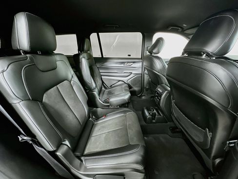 Used 2023 Jeep Grand Cherokee L Laredo RWD image 27