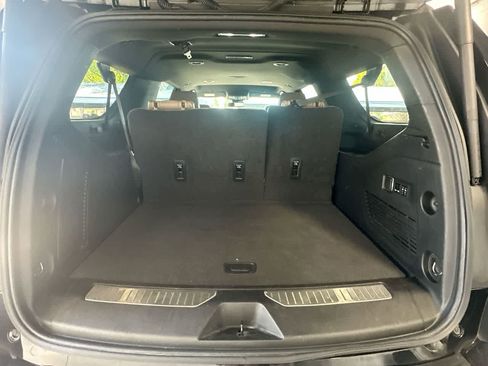 Used 2024 Chevrolet Suburban Premier RWD image 25