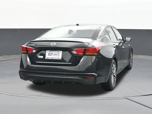 Used 2025 Nissan Altima 2.5 SV FWD image 12