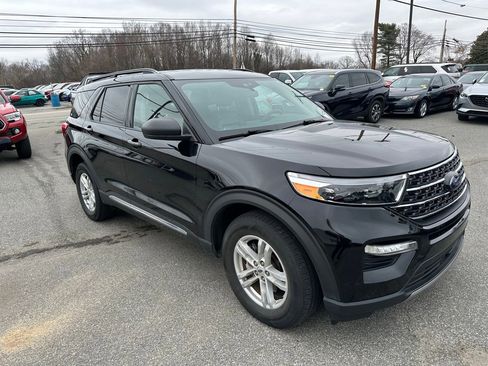 Used 2021 Ford Explorer XLT w/ Equipment Group 202A image 9